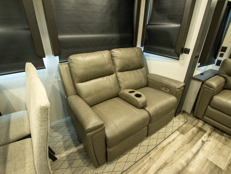 2022 Keystone Montana High Country 295RL, $ 0