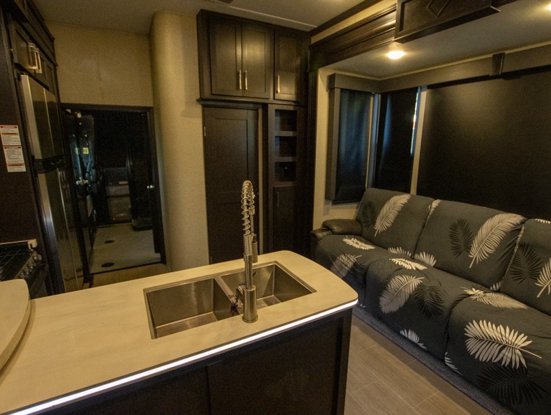 2018 Keystone Raptor 362TS, $ 0