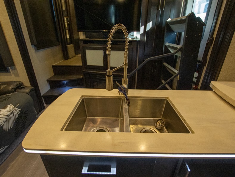 2018 Keystone Raptor 362TS, $ 0