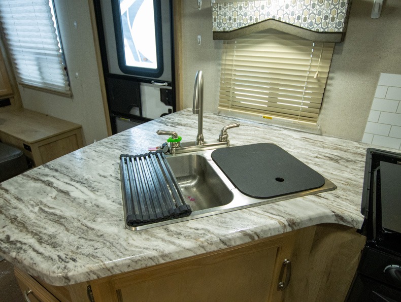 2020 Winnebago Minnie 2201MB, $ 0