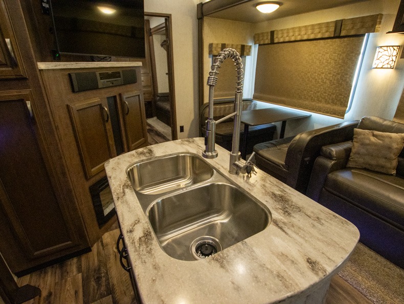 2019 Forest River Sandpiper 384QBOK, $ 0