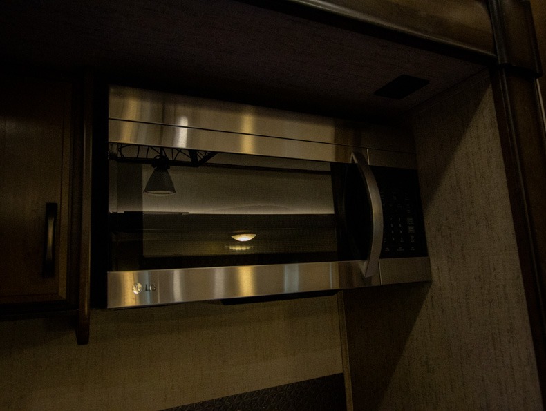 2019 Forest River Sandpiper 384QBOK, $ 0