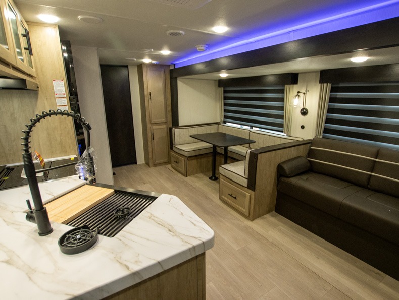 2026 Forest River Cherokee Wolf Den 301BH, $ 0