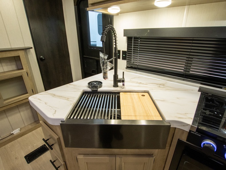 2026 Forest River Cherokee Wolf Den 301BH, $ 0