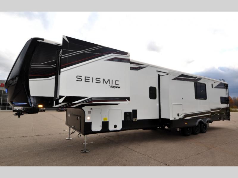 2026 Jayco Seismic 395, $ 141,054