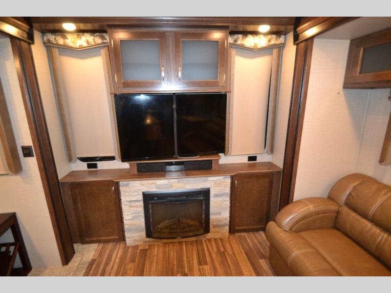 2018 Keystone Montana High Country 310RE, $ 0