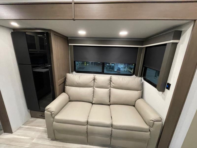 2026 Keystone Cougar Half-Ton (Fifth Wheel) 23MLE, $ 61,718