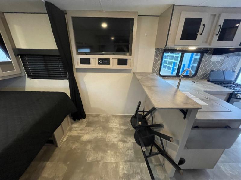 2022 Coachmen Apex Ultra Lite 211RBS, $ 0