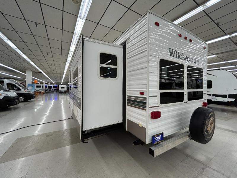 2005 Forest River Wildwood 27RL, $ 15,990