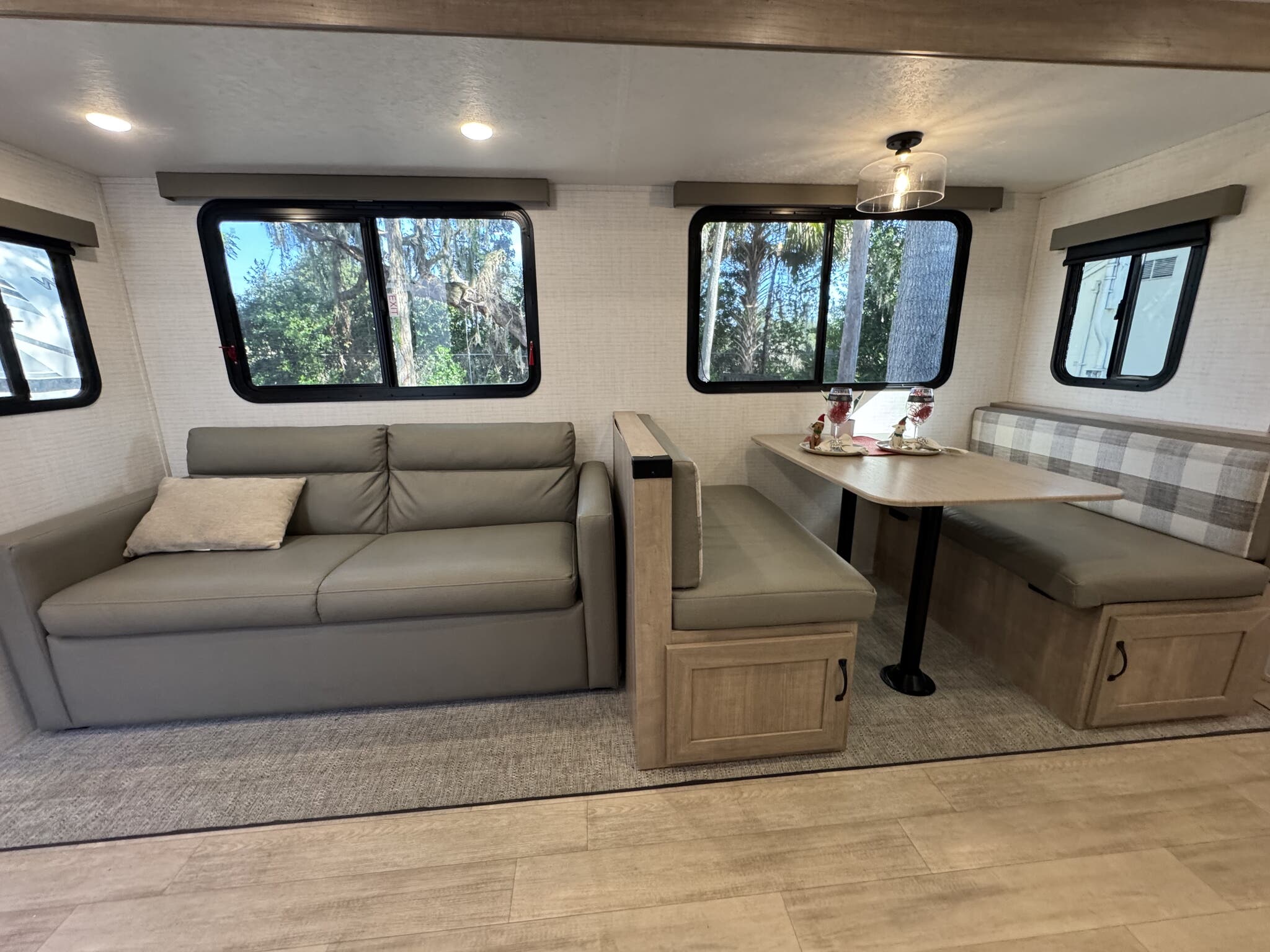 2025 Palomino SolAire Ultra Lite 3150TBSS, $ 34,500