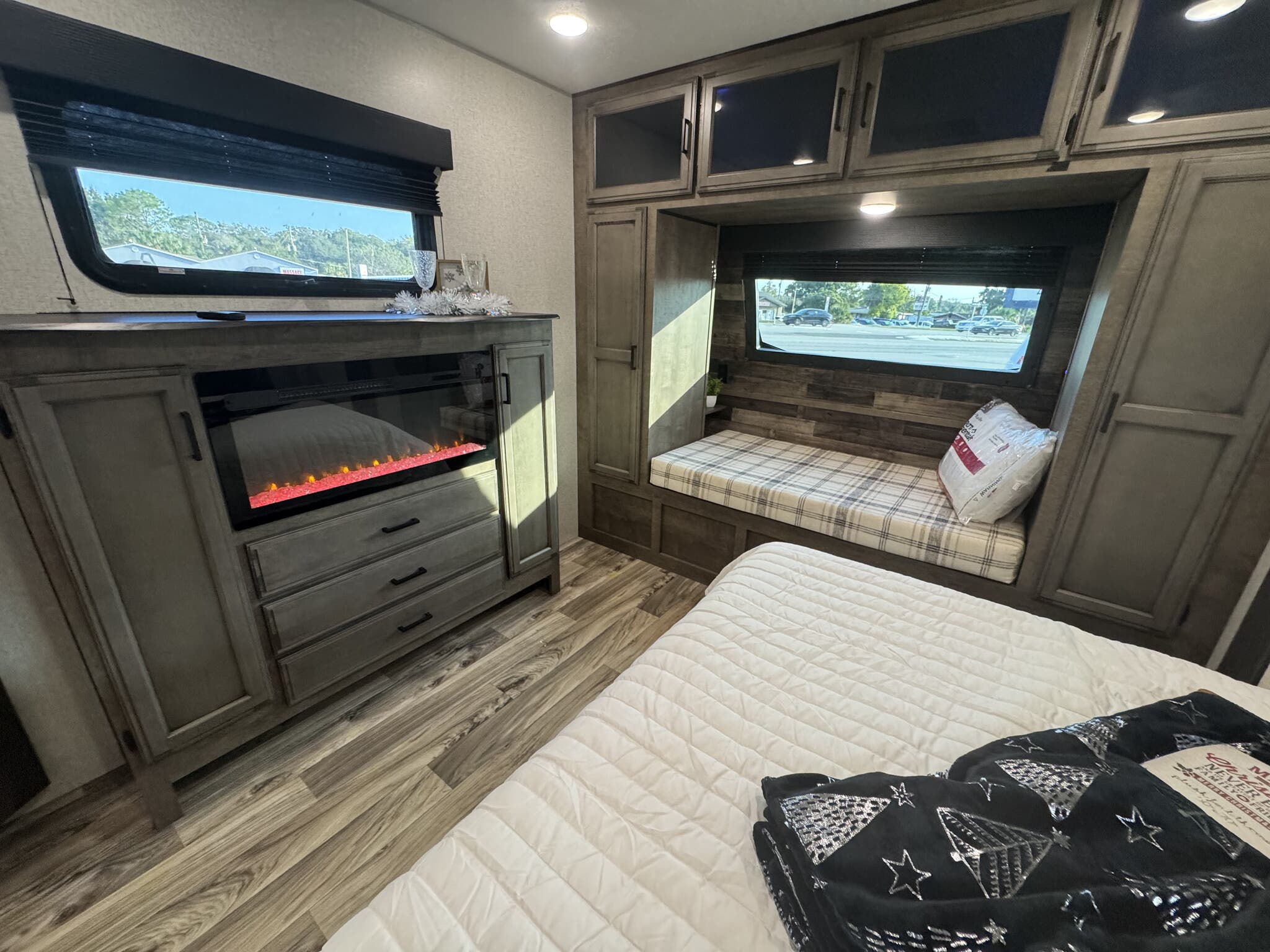 2022 Venture SportTrek Touring Edition STT272VRK, $ 33,999