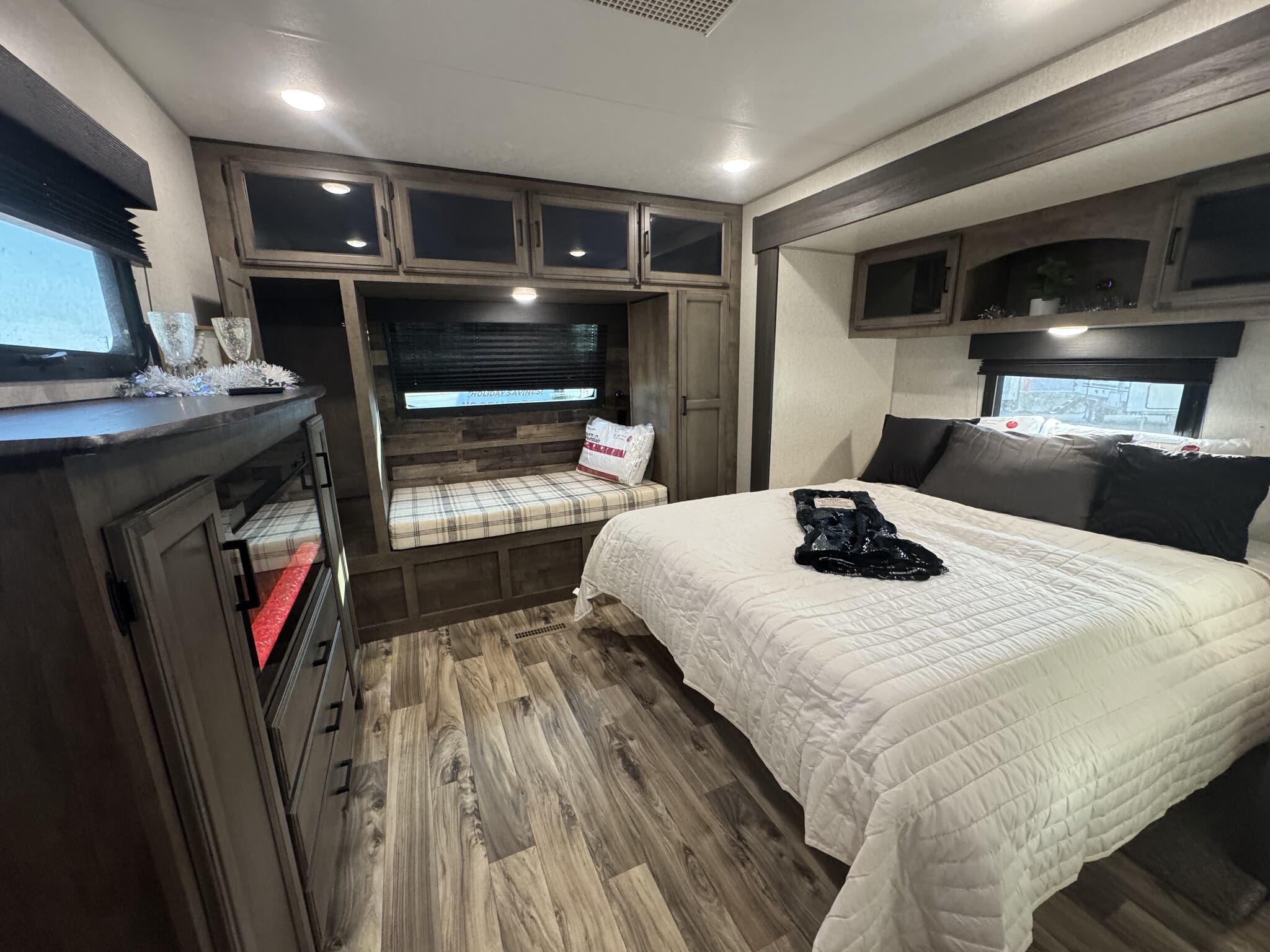 2022 Venture SportTrek Touring Edition STT272VRK, $ 33,999