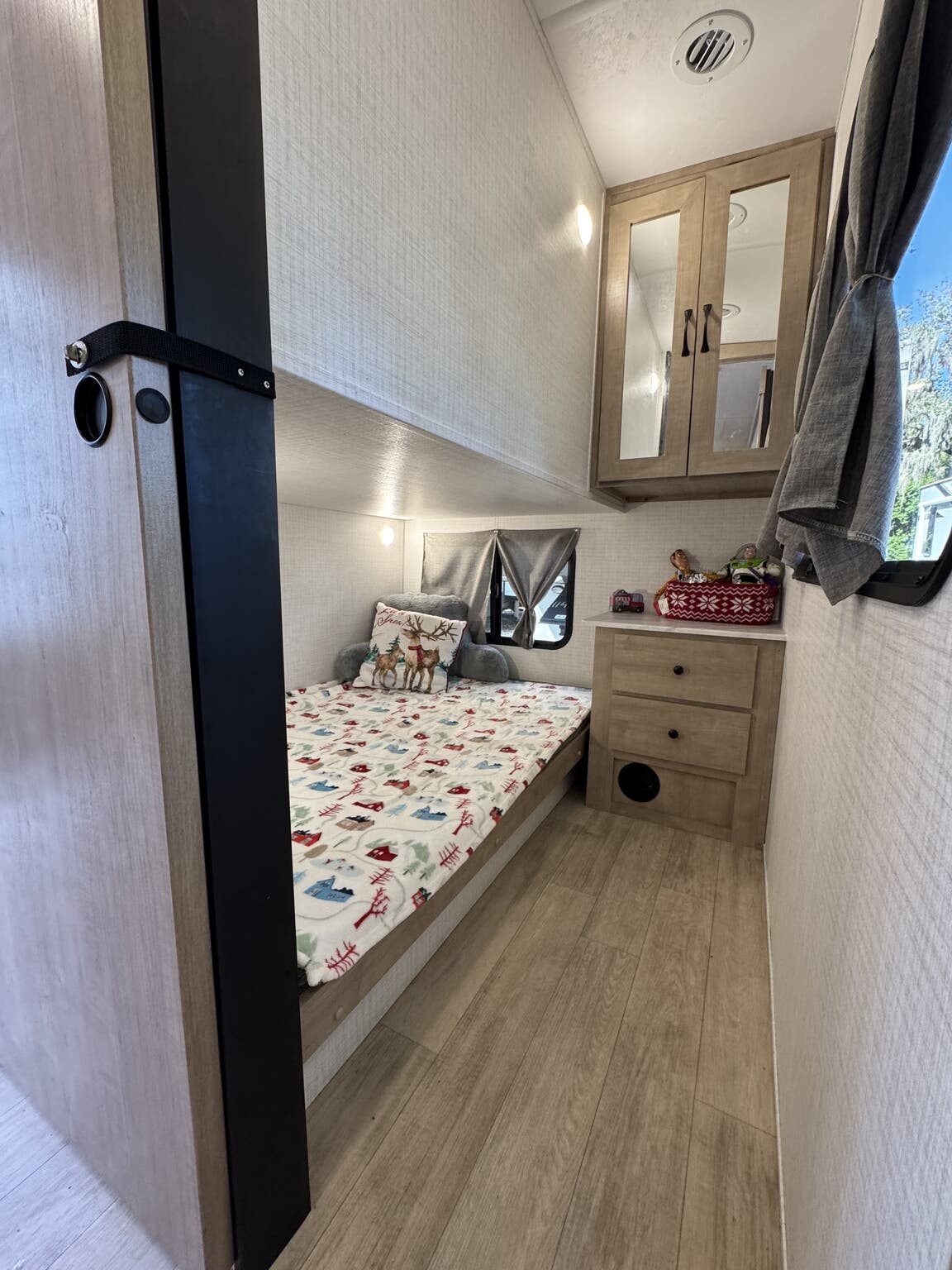 2025 Palomino SolAire Ultra Lite 3150TBSS, $ 34,500