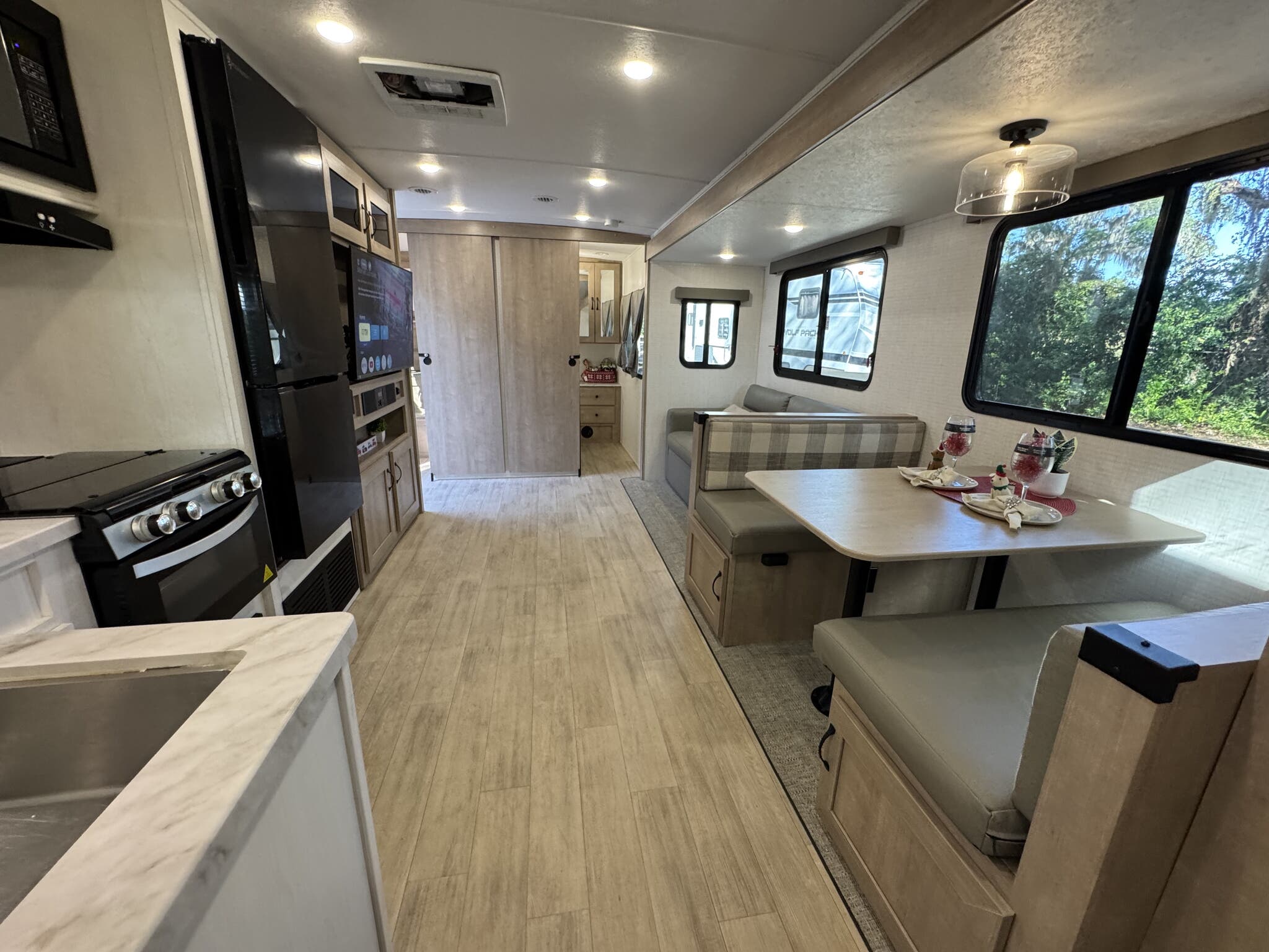 2025 Palomino SolAire Ultra Lite 3150TBSS, $ 34,500