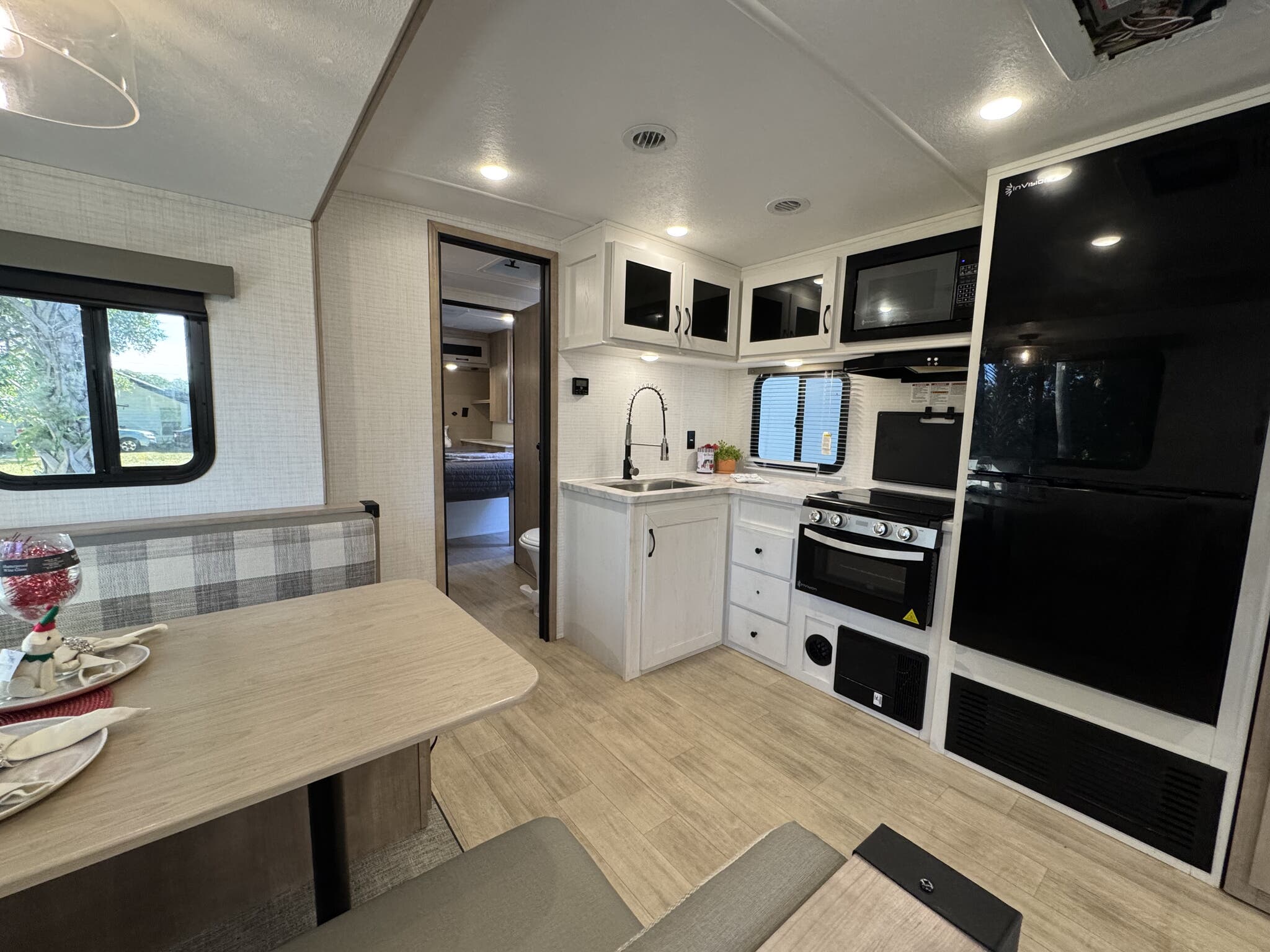 2025 Palomino SolAire Ultra Lite 3150TBSS, $ 34,500