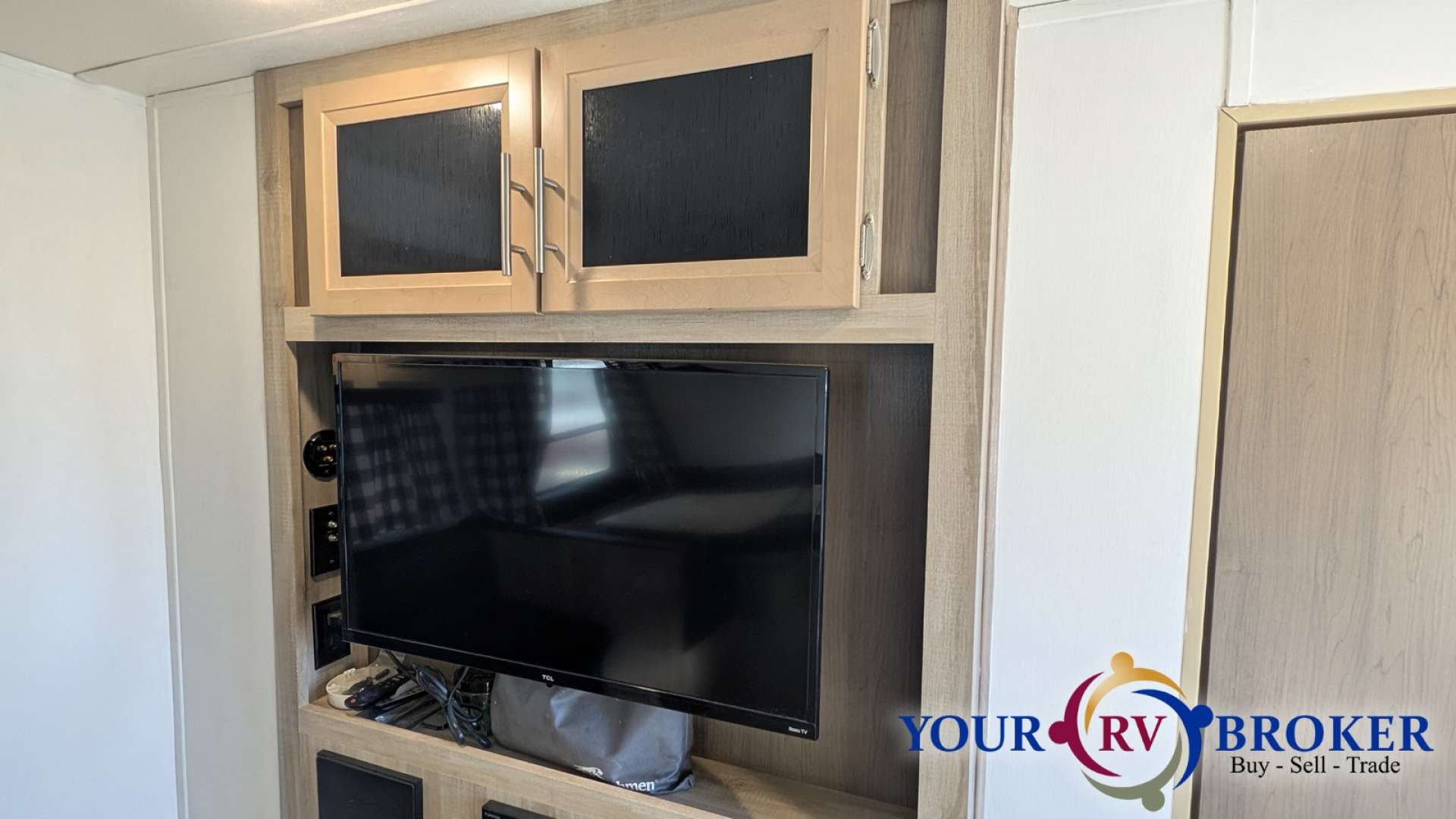 2019 Coachmen Catalina SBX 321BHDS CK, $ 17,500