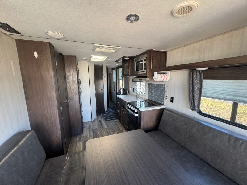2019 Forest River Grey Wolf Toy Hauler, $ 16,900