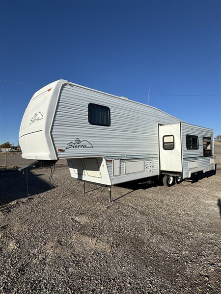 2001 Forest River 27RKSS, $ 6,895