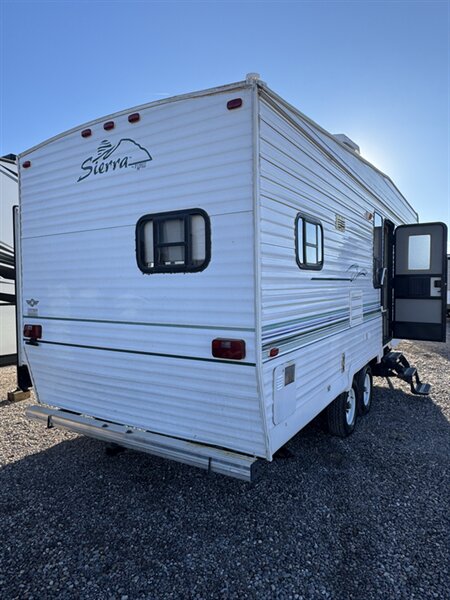 2001 Forest River 27RKSS, $ 6,895