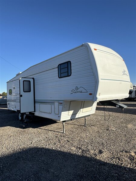 2001 Forest River 27RKSS, $ 6,895