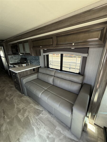 2021 Fleetwood Flair 29M, $ 64,500