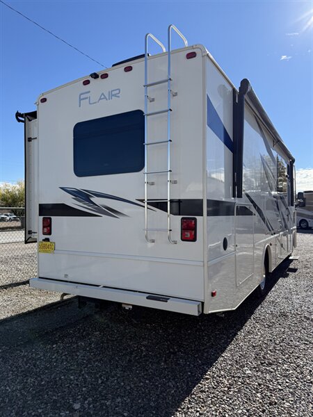 2021 Fleetwood Flair 29M, $ 64,500