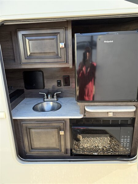 2021 Fleetwood Flair 29M, $ 64,500