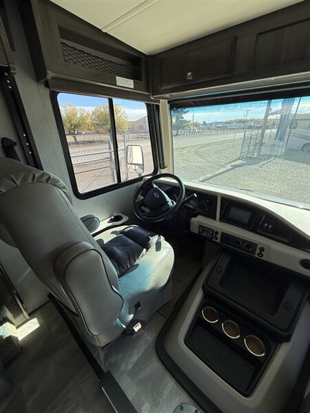 2021 Fleetwood Flair 29M, $ 64,500