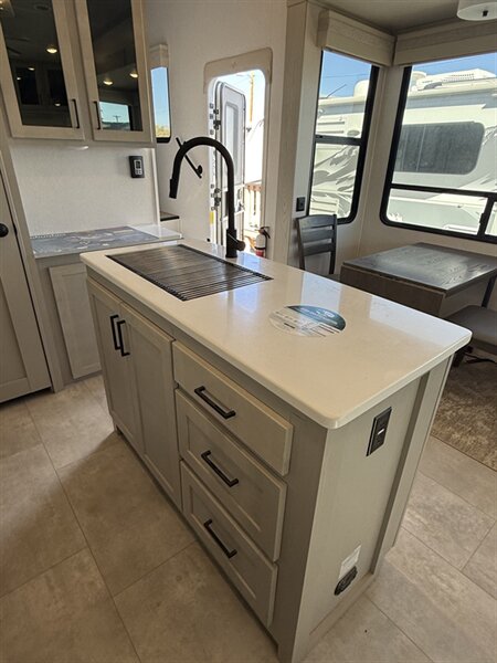 2022 Palomino Columbus C-Series 329DVC, $ 47,750