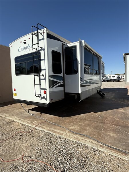 2022 Palomino Columbus C-Series 329DVC, $ 47,750
