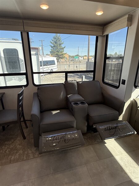 2022 Palomino Columbus C-Series 329DVC, $ 47,750