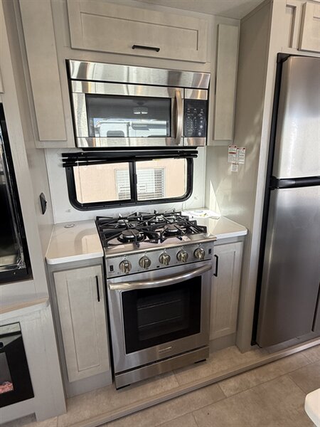 2022 Palomino Columbus C-Series 329DVC, $ 47,750