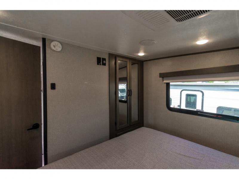 2022 Coachmen Chaparral Lite 274BH, $ 42,990