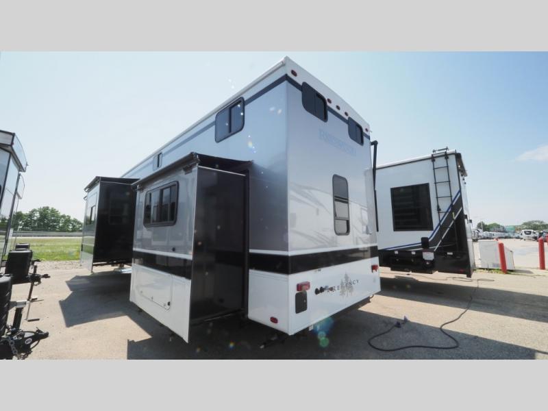 2025 CrossRoads Redwood Regency RW3881FKL, $ 139,480