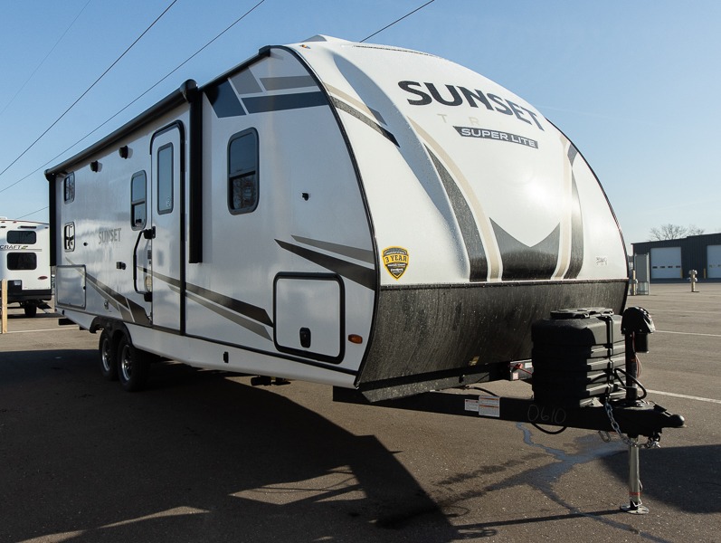 2024 CrossRoads Sunset Trail Super Lite SS242BH, $ 28,990