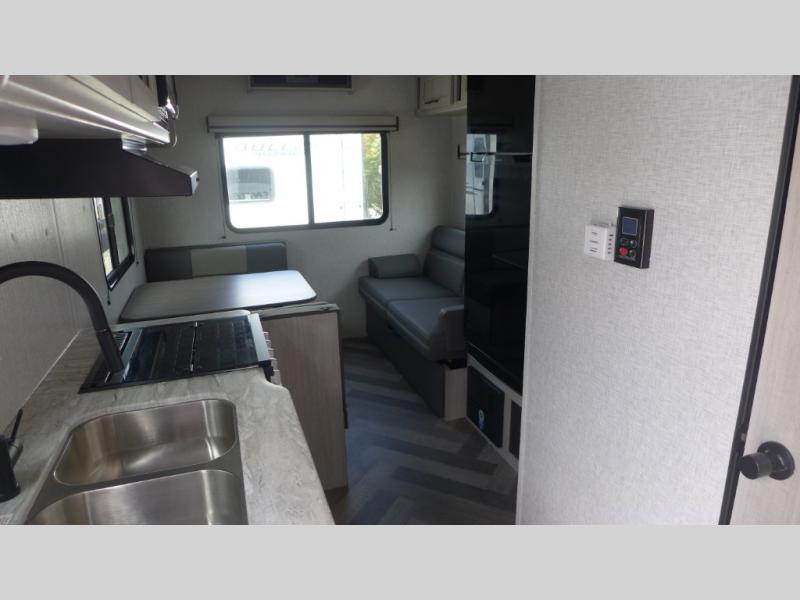 2024 CrossRoads Zinger Lite ZR211RD, $ 30,417