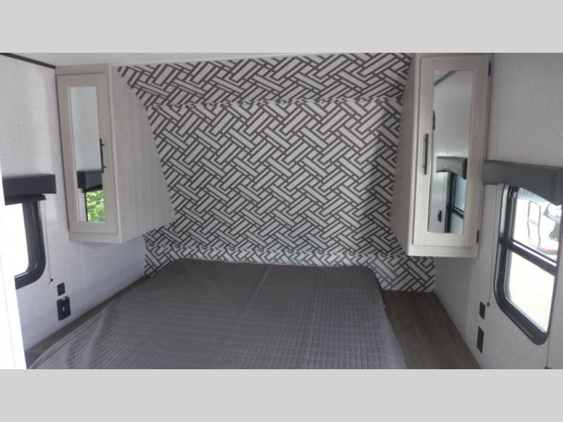 2024 CrossRoads Zinger Lite ZR211RD, $ 30,417