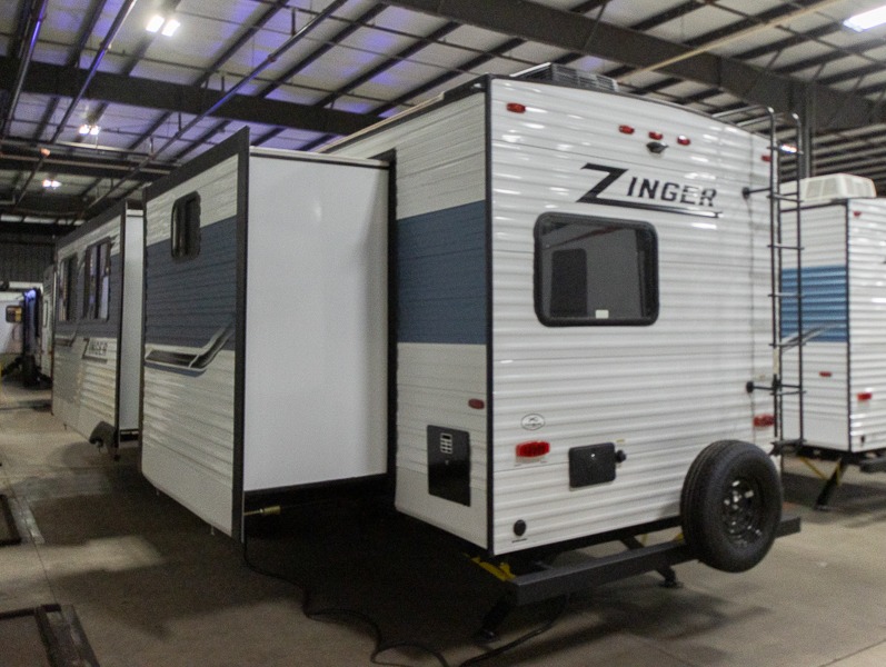 2023 CrossRoads Zinger ZR328SB, $ 31,990