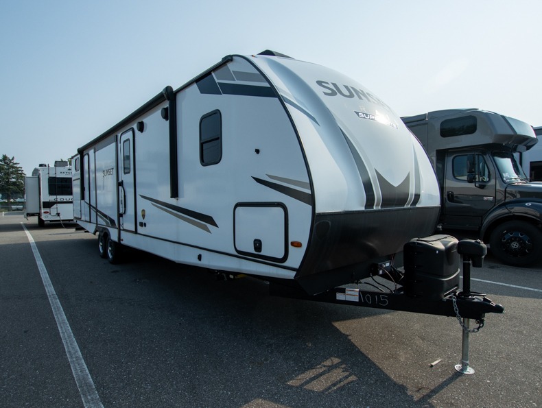 2023 CrossRoads Sunset Trail Super Lite SS331BH, $ 42,990