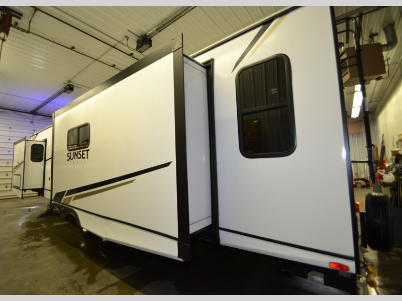 2023 CrossRoads Sunset Trail Super Lite SS330SI, $ 37,990
